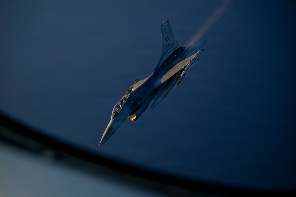KC-135 refuels F-16s in CENTCOM