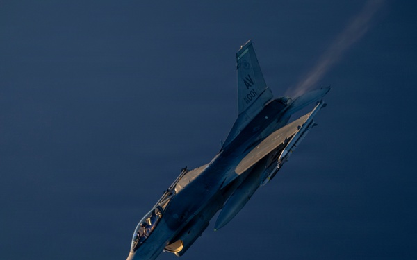 KC-135 refuels F-16s in CENTCOM