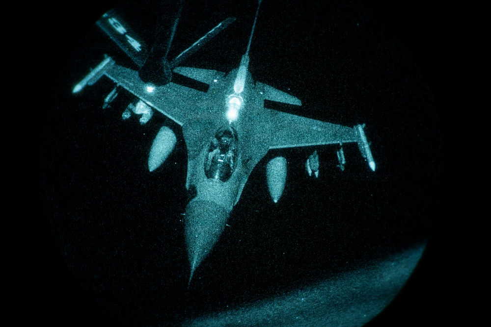 KC-135 refuels F-16s in CENTCOM