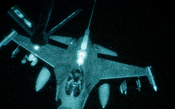 KC-135 refuels F-16s in CENTCOM