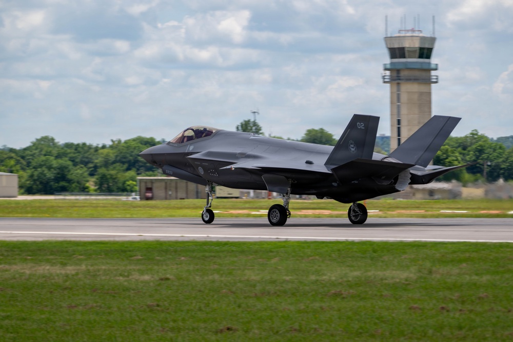 Virginia Air National Guard F-22 Raptors Train Alongside Finnish F-35s at Ebbing ANGB
