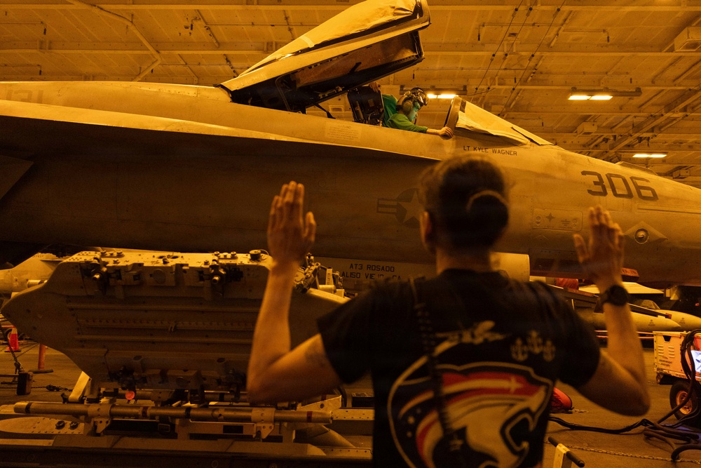 USS George H.W. Bush inspects an F/A-18E Super Hornet