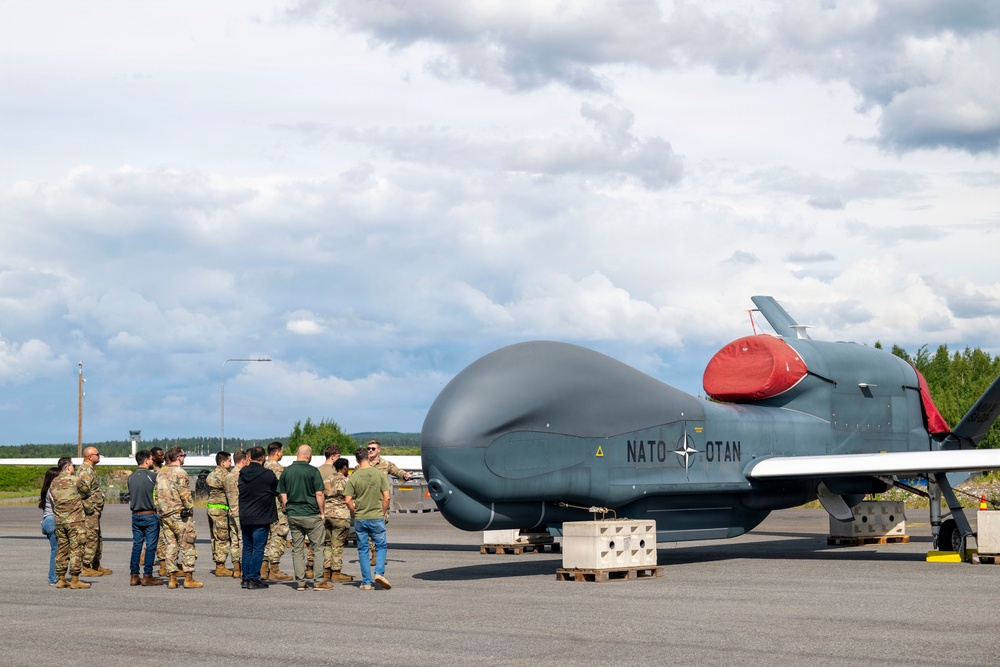 NISRF hosts RQ-4D Phoenix tours for 493 FS, FGS personnel during RAFL26