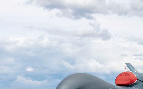 NISRF hosts RQ-4D Phoenix tours for 493 FS, FGS personnel during RAFL26