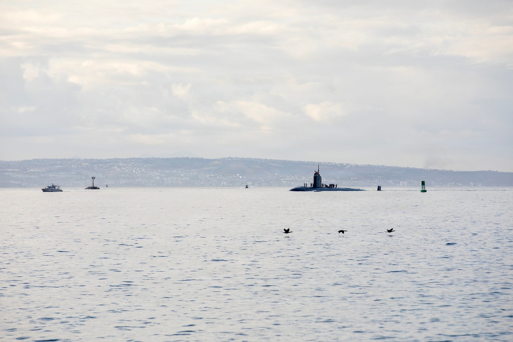 USS Scranton (SSN 756) Transits San Diego Bay