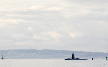 USS Scranton (SSN 756) Transits San Diego Bay