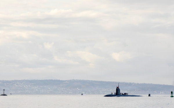 USS Scranton (SSN 756) Transits San Diego Bay