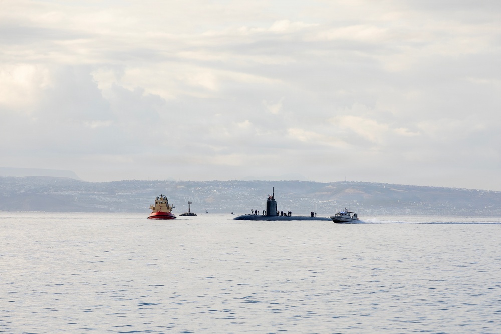 USS Scranton (SSN 756) Transits San Diego Bay