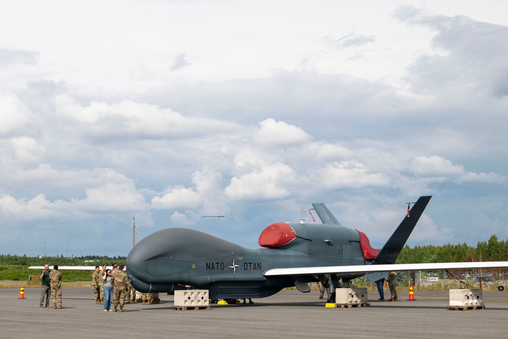 NISRF hosts RQ-4D Phoenix tours for 493 FS, FGS personnel during RAFL26