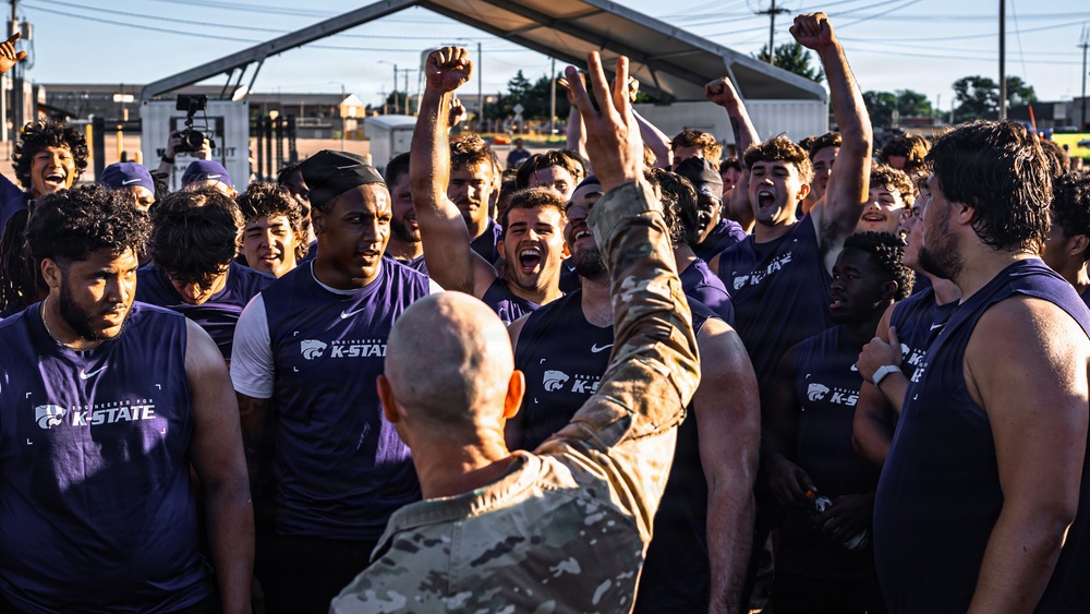 Kansas State University Football Team visits Fort Riley