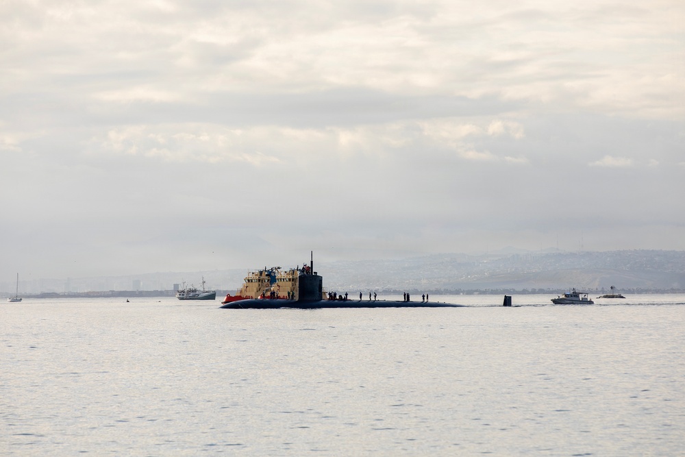 USS Scranton (SSN 756) Transits San Diego Bay