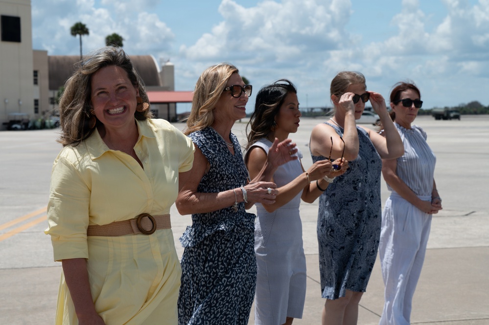 Second Lady greets MacDill Spouses