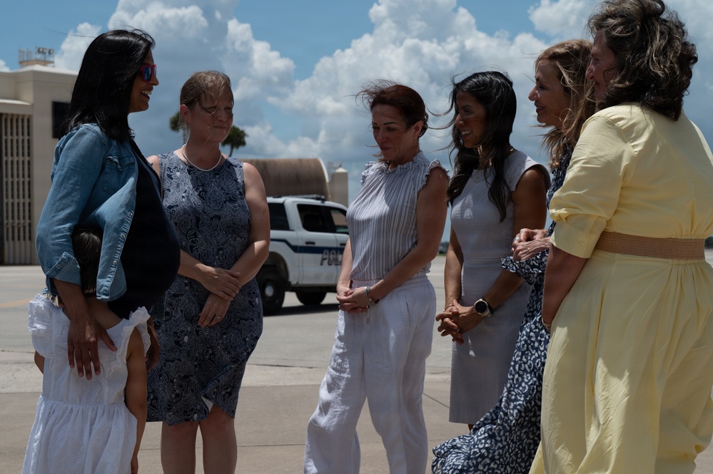 Second Lady greets MacDill Spouses