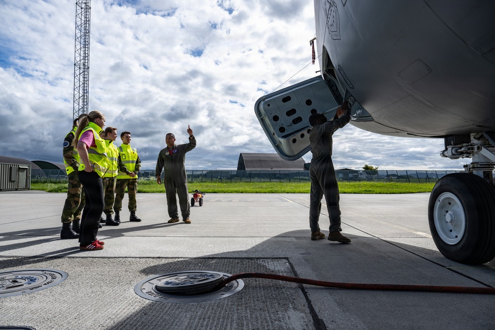 Norwegian airmen tour 100 ARWs KC-135 during RAFL 26