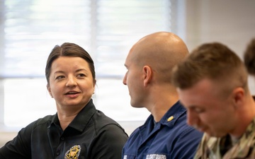 CJCS Meets with Enlisted Coast Guardsmen