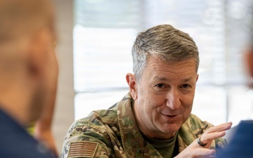 CJCS Meets with Enlisted Coast Guardsmen
