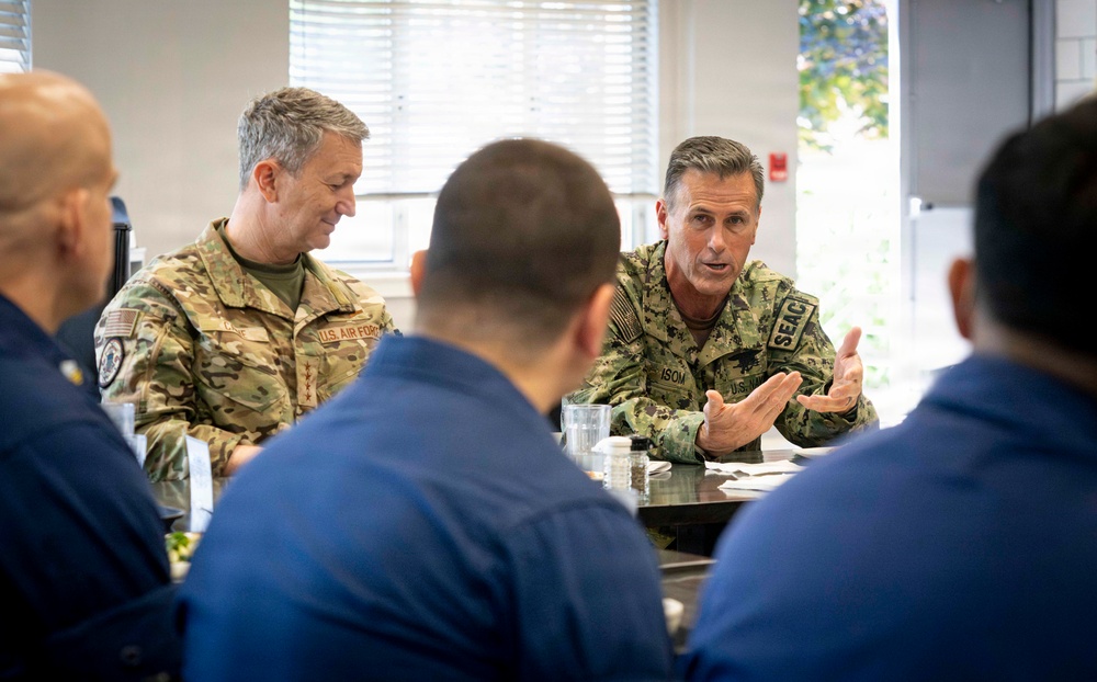CJCS Meets with Enlisted Coast Guardsmen