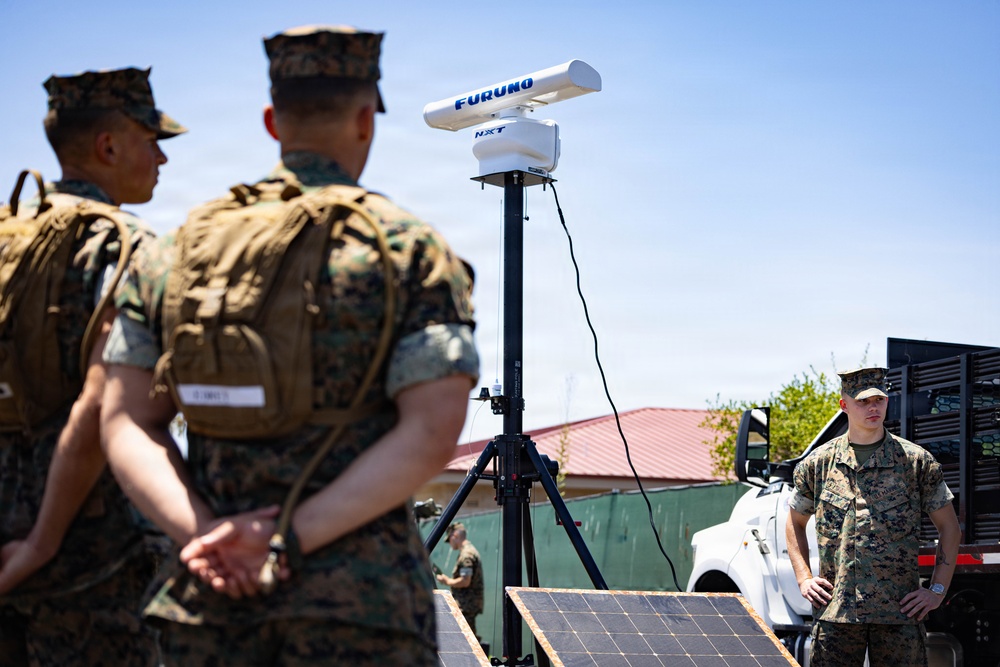 9th Communication Battalion hosts Marine-Option Shipmen for Static Display