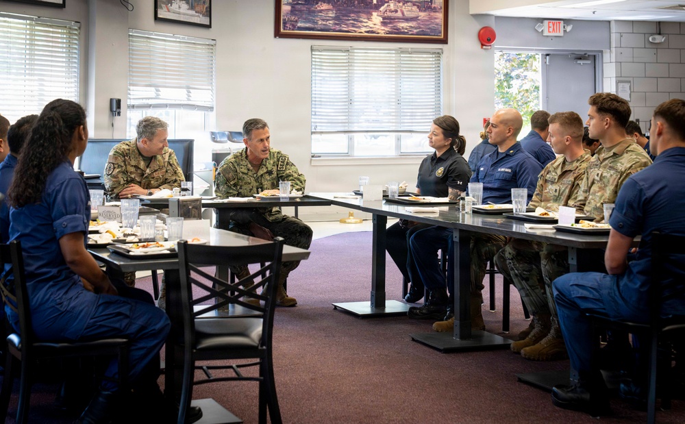 CJCS Meets with Enlisted Coast Guardsmen