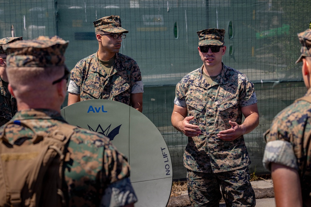 9th Communication Battalion hosts Marine-Option Shipmen for Static Display