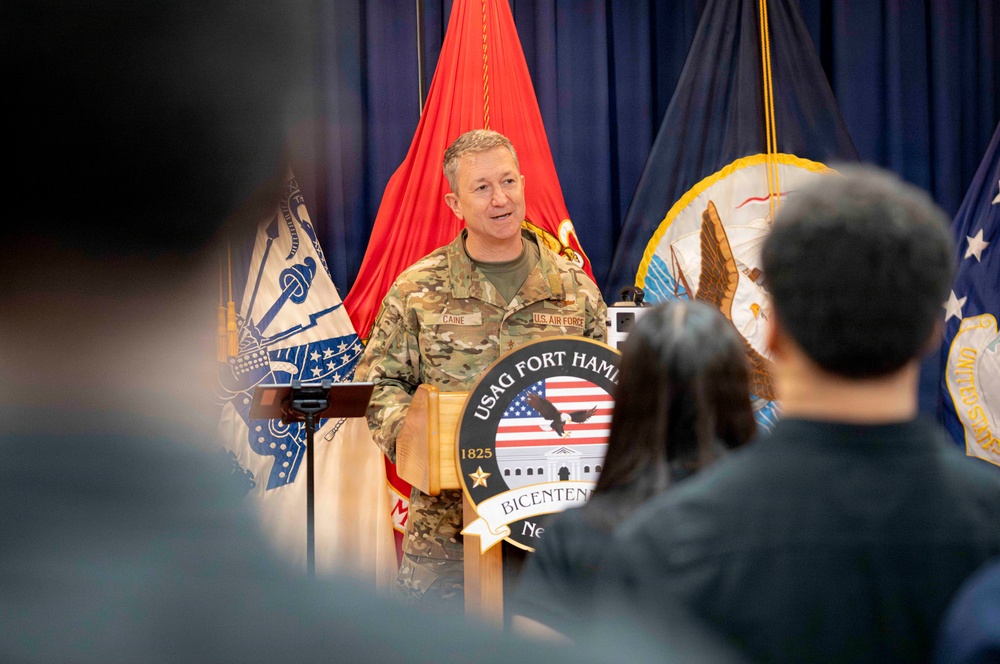 CJCS Administers Oath of Enlistment