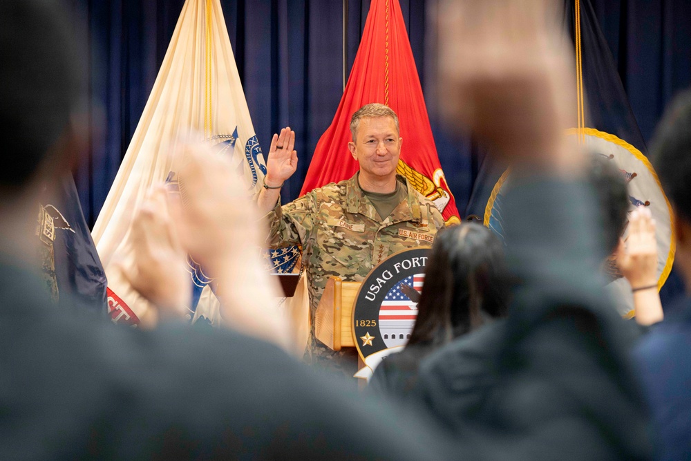 CJCS Administers Oath of Enlistment