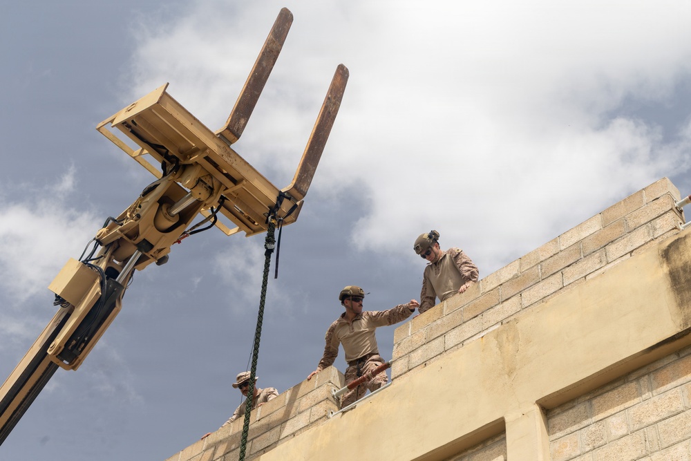 LCF-24: Fast-Rope Qualifications