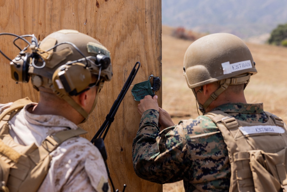 U.S. Marines with 1st CEB host demolition range for midshipmen
