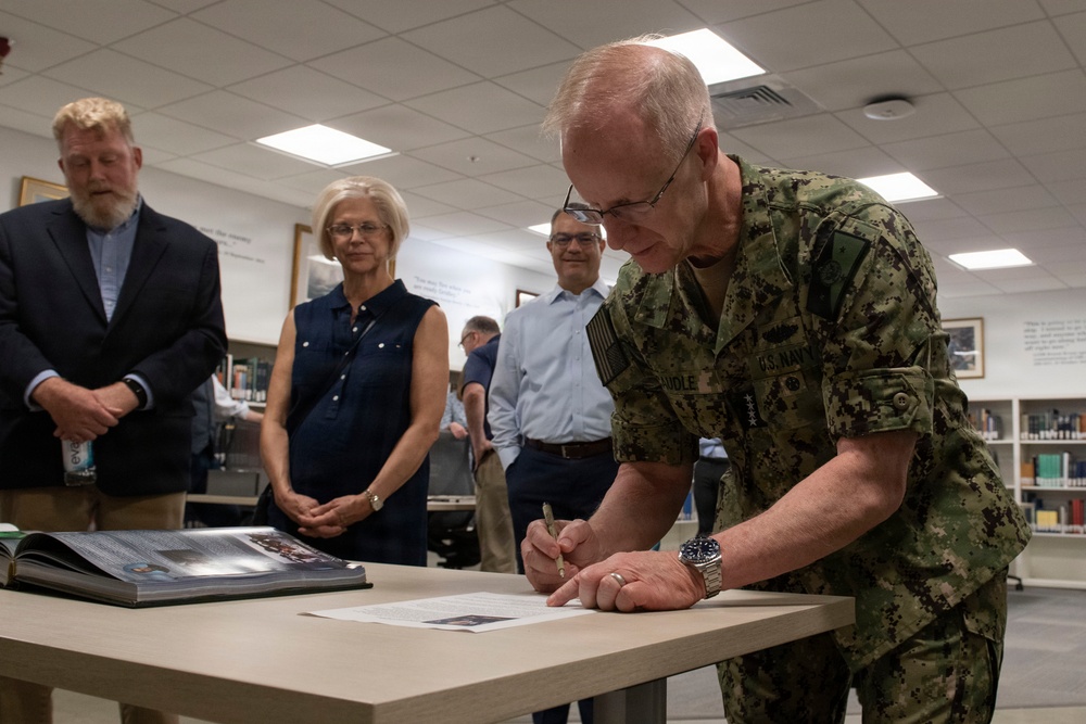 CNO Visits NHHC