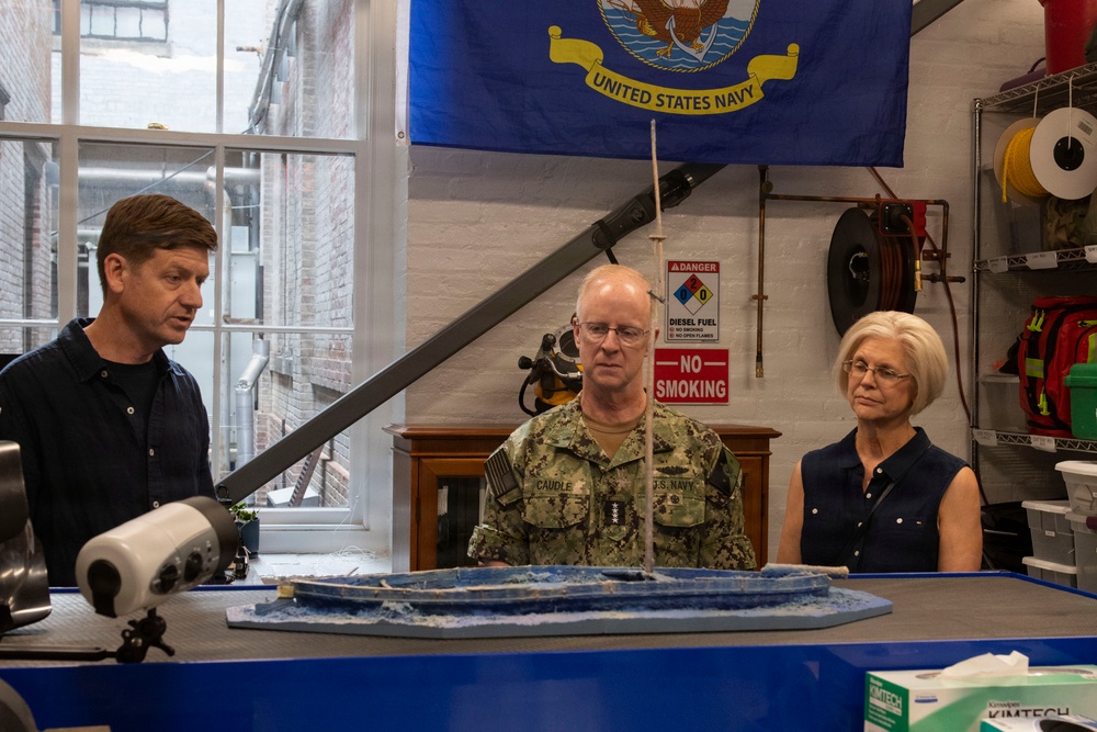 CNO Visits NHHC