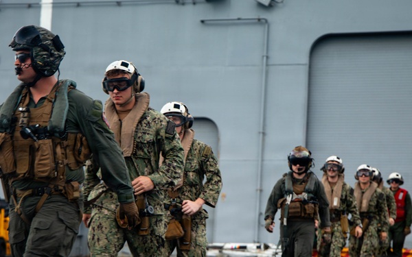 LCF-24: Midshipmen Fly With VMM-365 (Reinforced)