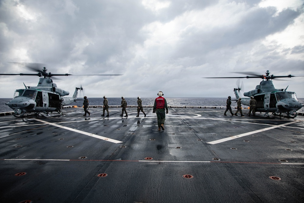 LCF-24: Midshipmen Fly With VMM-365 (Reinforced)