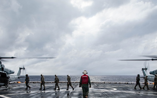 LCF-24: Midshipmen Fly With VMM-365 (Reinforced)