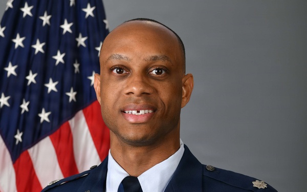 Official Photo of US Air Force Lt Col Sajjad Abdullateef