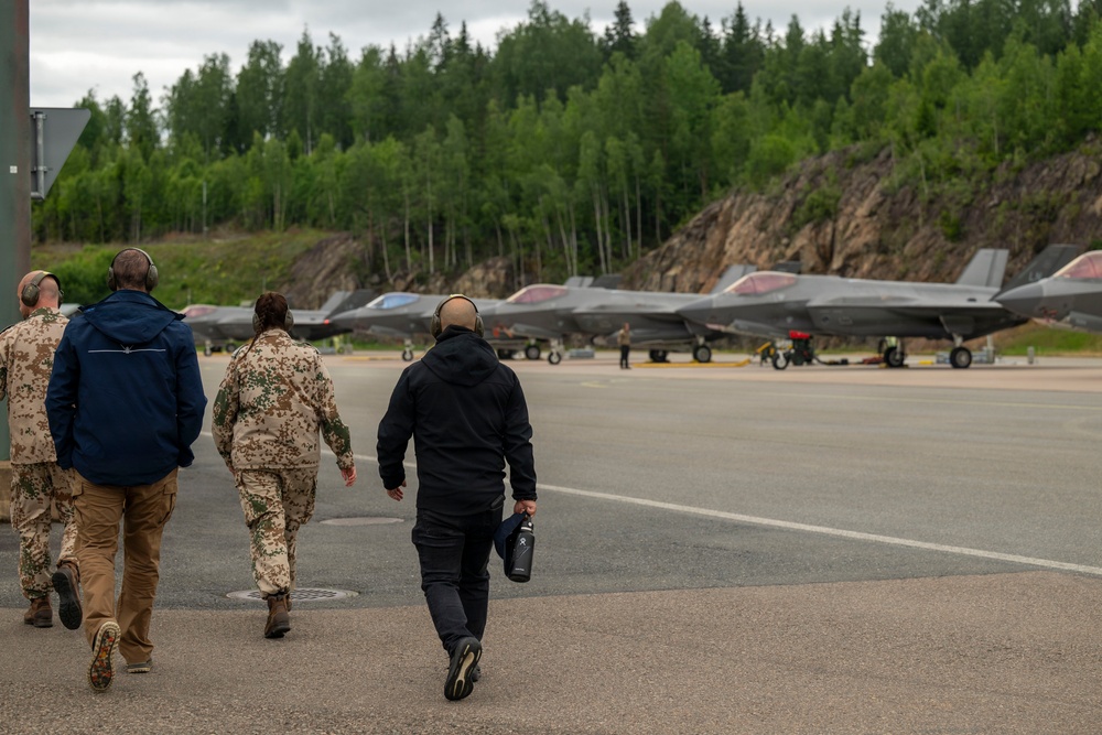 493 FGS hosts NISRF and Marine personnel during RAFL26