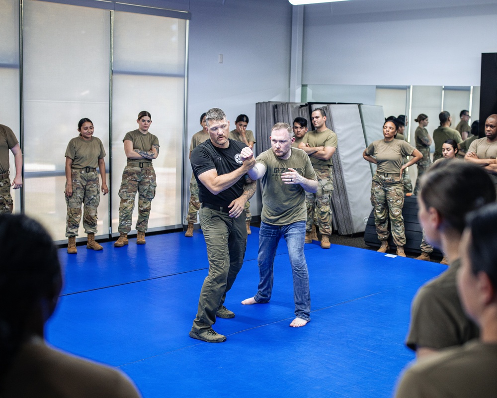 Oklahoma National Guard Soldiers take part in Choctaw Nation led combatives training