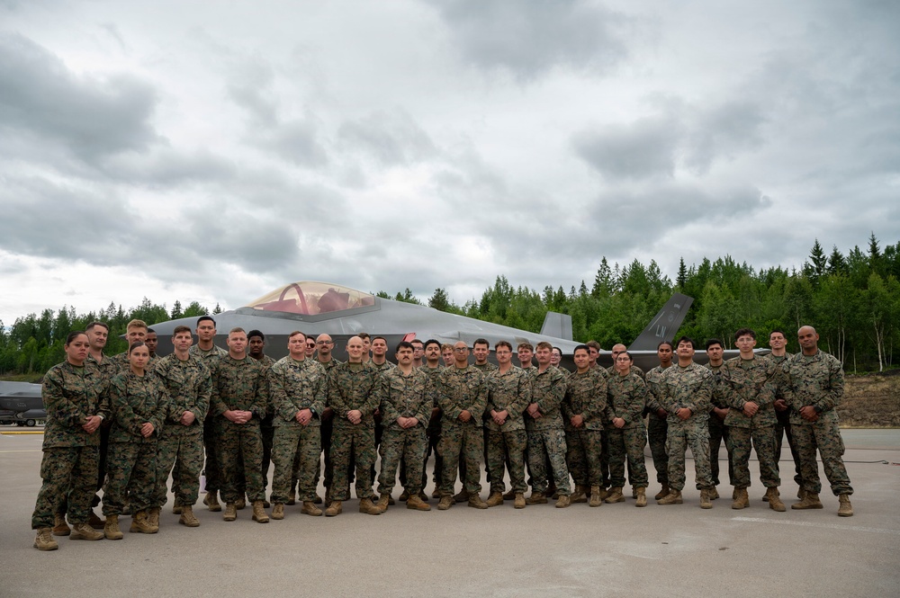 493 FGS hosts NISRF and Marine personnel during RAFL26