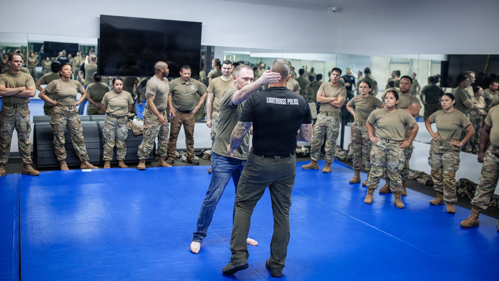 Oklahoma National Guard Soldiers take part in Choctaw Nation led combatives training