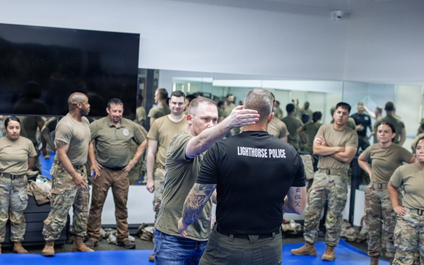 Oklahoma National Guard Soldiers take part in Choctaw Nation led combatives training