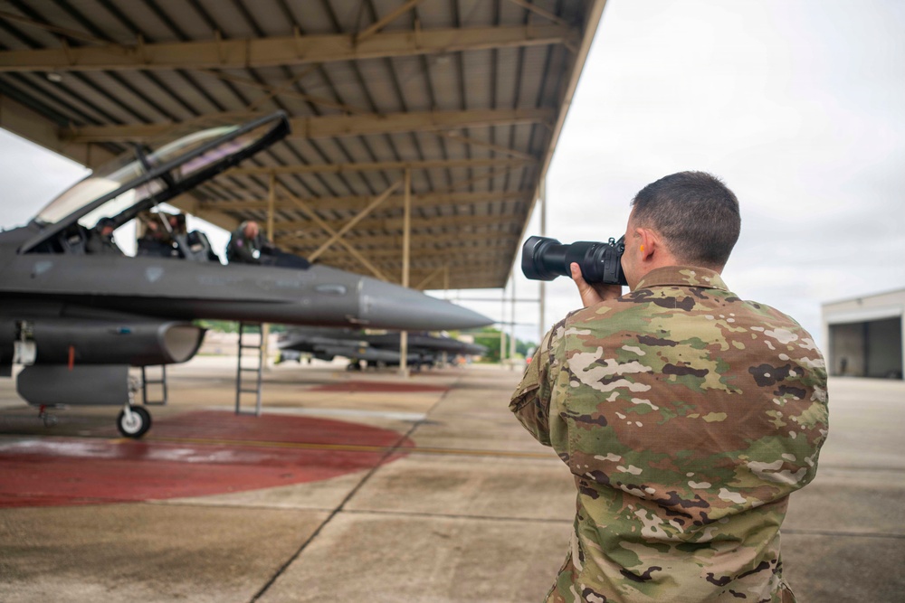 Secretary of the Army, Hon. Dan Driscoll, conducts a familiarity flight in an F-16.