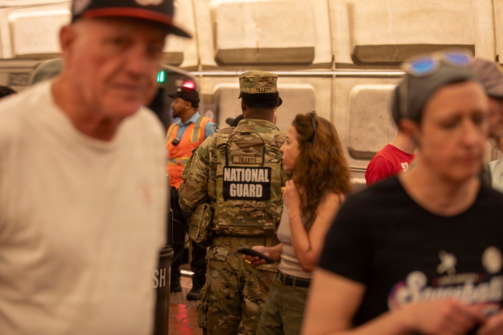 South Carolina National Guard Soldiers Patrols Areas Around Washington, D.C.