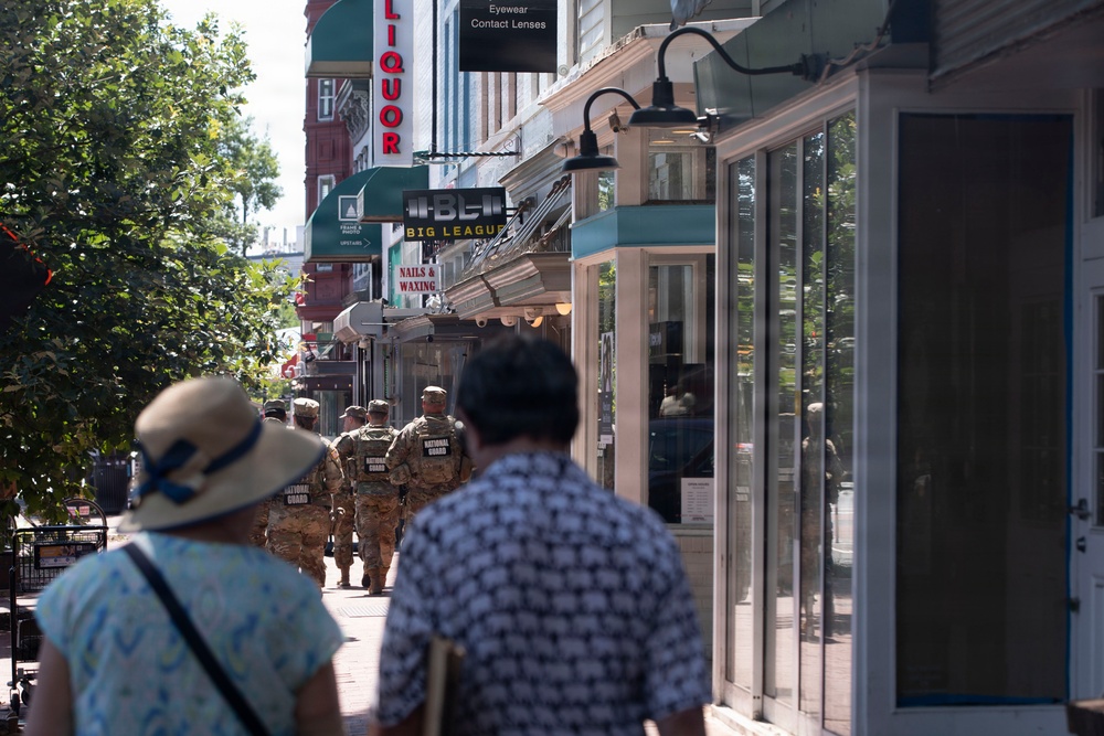 South Carolina National Guard Soldiers Patrols Areas Around Washington, D.C.