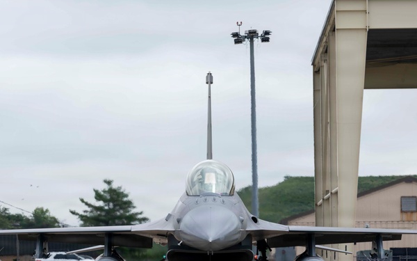 Secretary of the Army, Hon. Dan Driscoll, conducts a familiarity flight in an F-16.