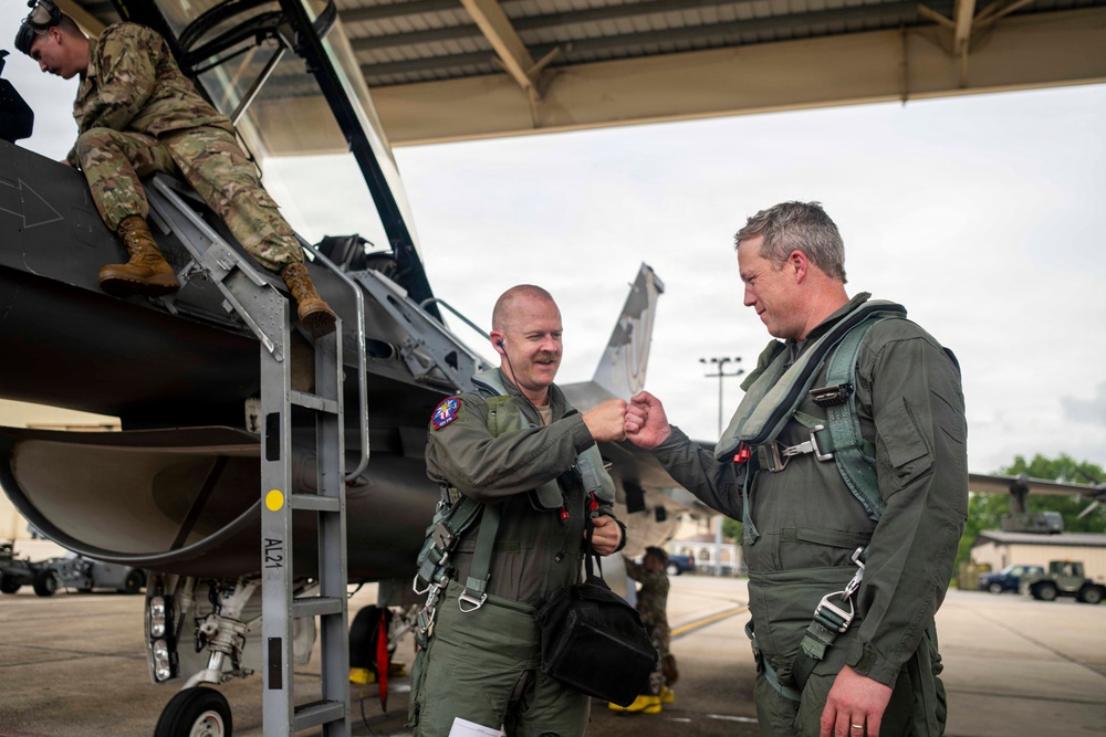 Secretary of the Army, Hon. Dan Driscoll, conducts a familiarity flight in an F-16.