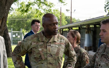 Lt Gen Bell tours JBSA Lackland MWD and Defender training units