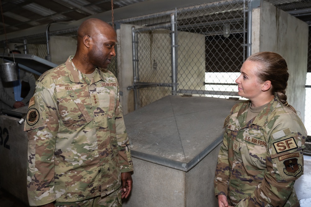Lt Gen Bell tours JBSA Lackland MWD and Defender training units