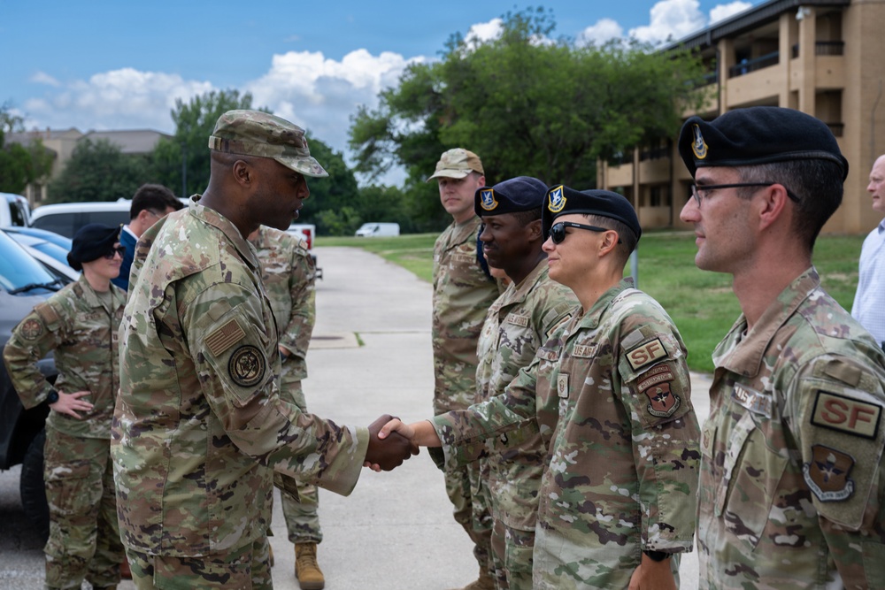 Lt Gen Bell tours JBSA Lackland MWD and Defender training units