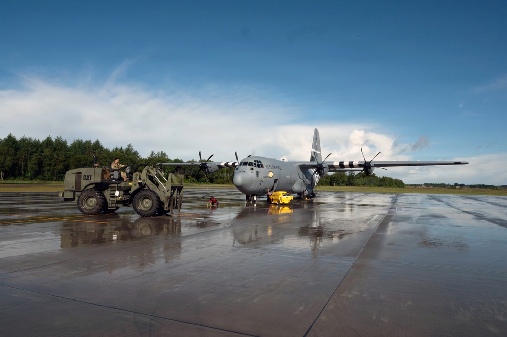 Kentucky Airmen provide tactical airlift support