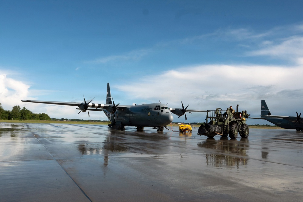 Kentucky Airmen provide tactical airlift support