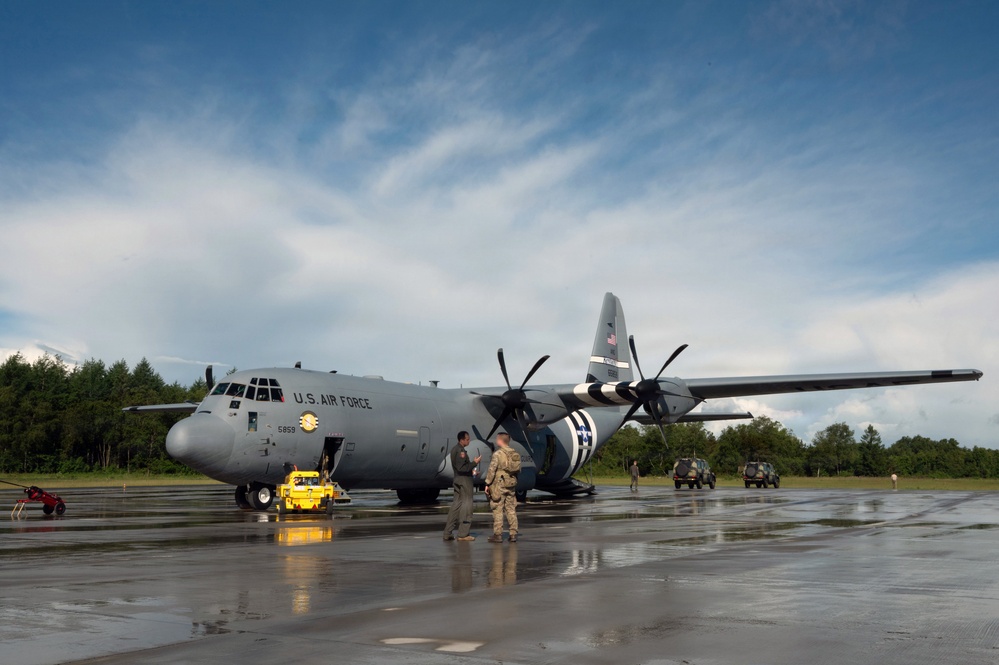 Kentucky Airmen provide tactical airlift support